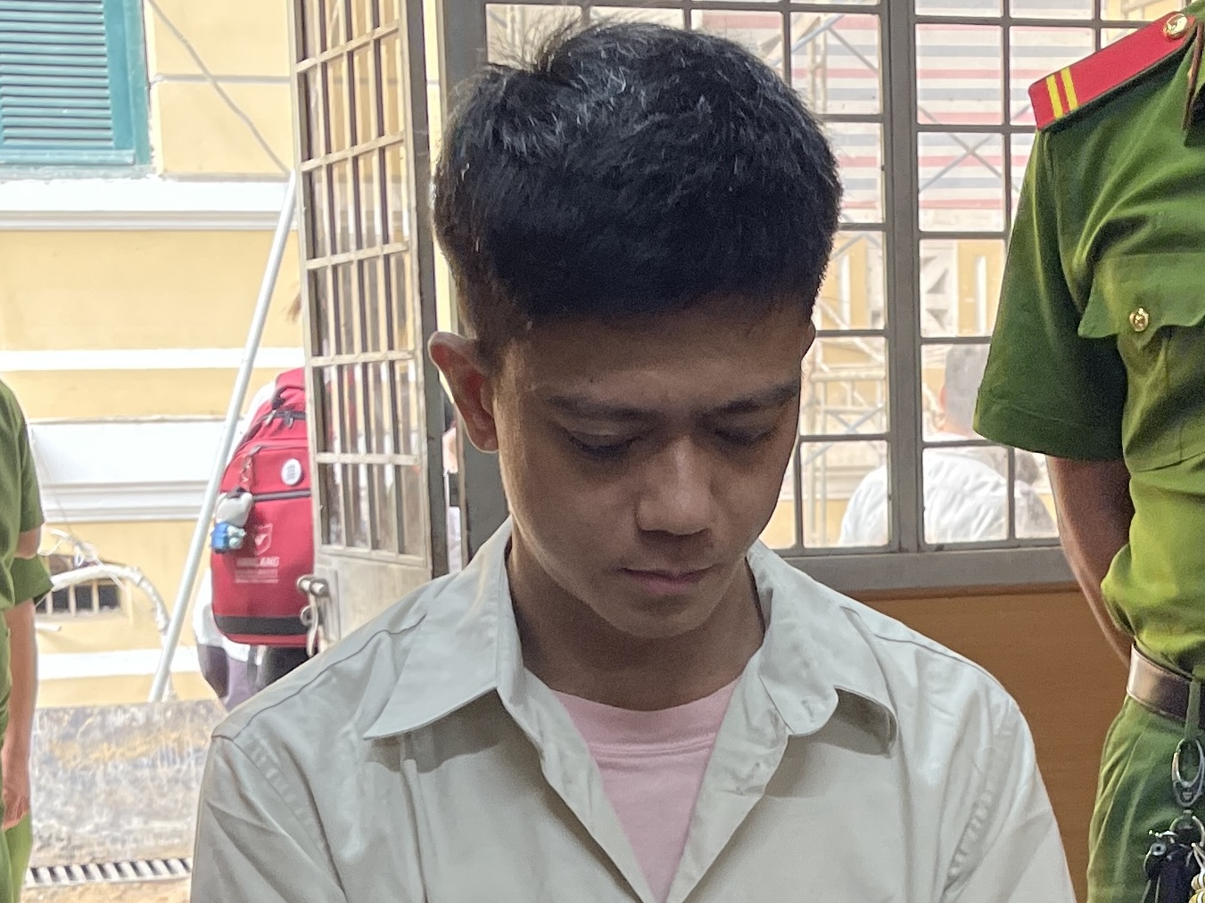 Kẻ tạt axit 4 người ở Khu chế xuất T&acirc;n Thuận , TPHCM bị phạt 20 năm t&ugrave; - Ảnh 2.