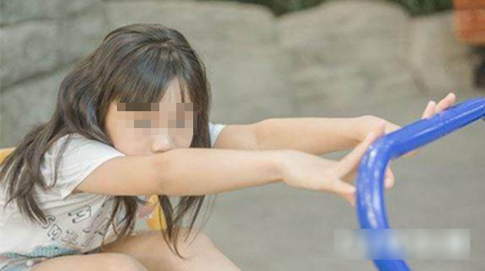 B&eacute; g&aacute;i 7 tuổi dậy th&igrave; sớm sau 3 th&aacute;ng ăn uống theo c&aacute;ch nhiều cha mẹ đang l&agrave;m- Ảnh 2.