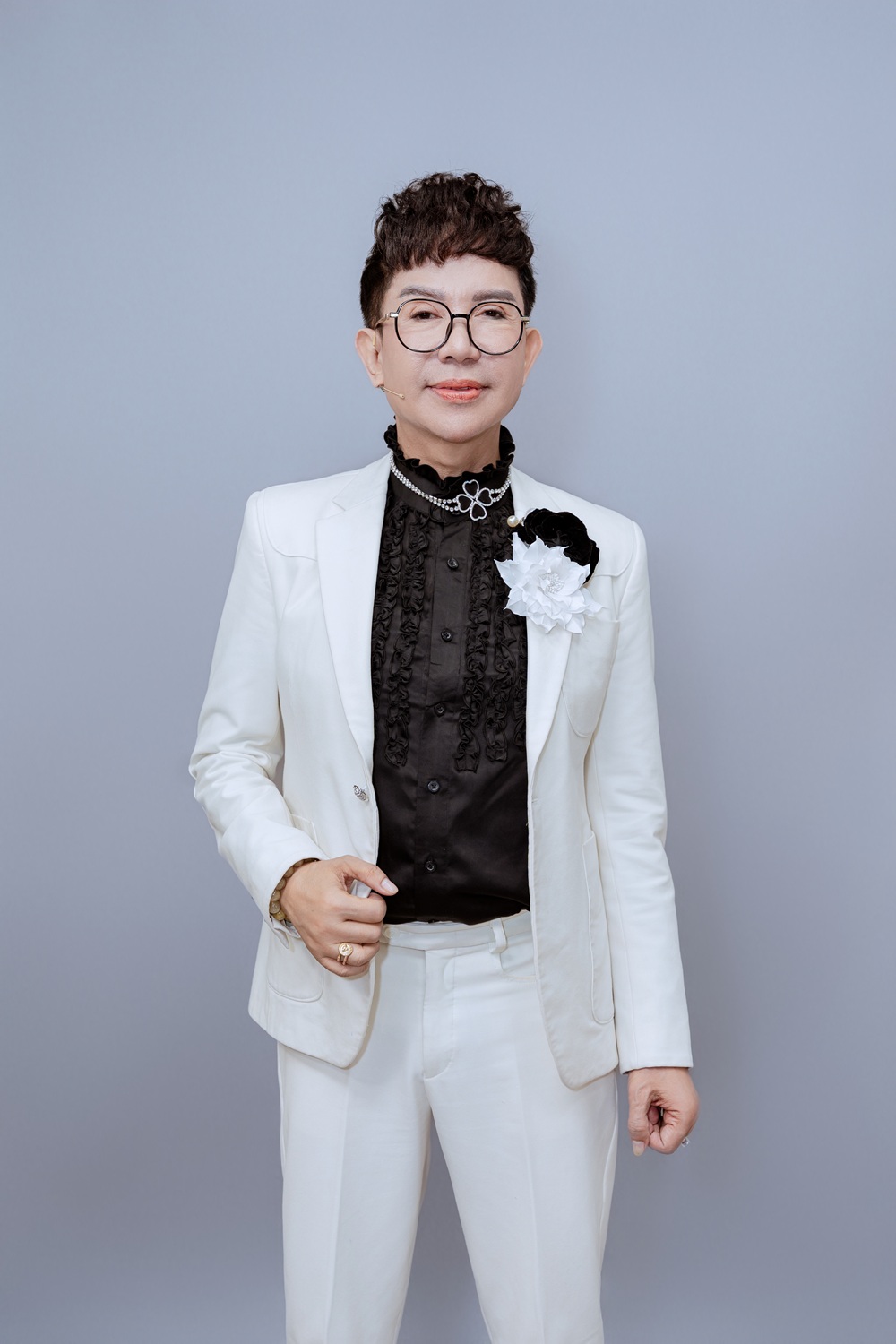 Nam ca sĩ 4 con, sở hữu biệt thự 500 m2, ở nhà trăm tỷ tại TPHCM nói thẳng về những tin đồn thất thiệt - Ảnh 2.