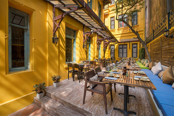 Khách Tây choáng khi bước vào quán bún bò Huế ở Việt Nam: Giá bát bún còn gây bất ngờ hơn nữa - Ảnh 7.