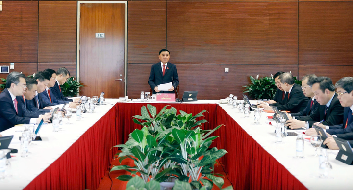 Đại biểu thảo luận c&aacute;c văn kiện Đại hội Đảng XIV tại Đo&agrave;n - Ảnh 7.