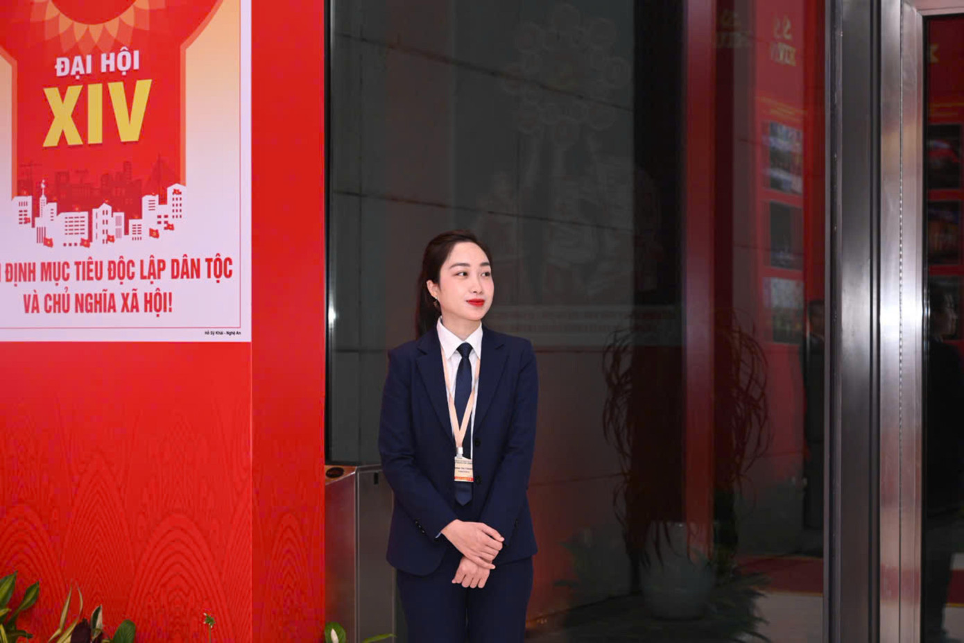 Những ' b&ocirc;ng hồng th&eacute;p ' bảo vệ Đại hội XIV của Đảng với sự ki&ecirc;n cường v&agrave; tinh tế - Ảnh 7.