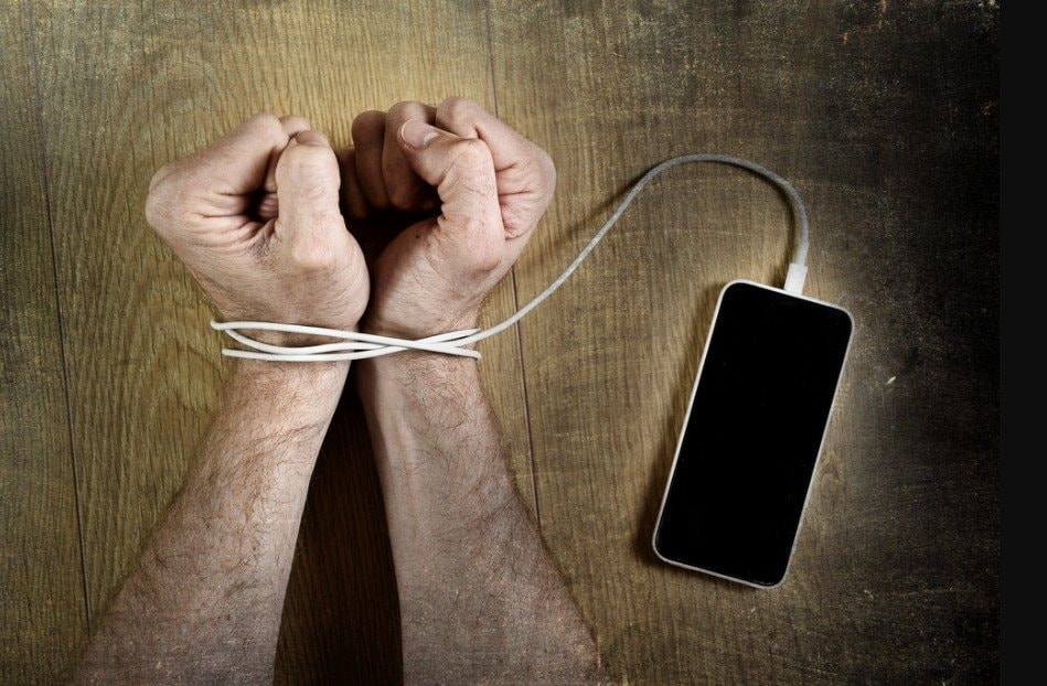 Tại sao nhiều người gi&agrave;u kh&ocirc;ng th&iacute;ch c&ocirc;ng nghệ hiện đại như smartphone v&agrave; iPhone mới - Ảnh 4.