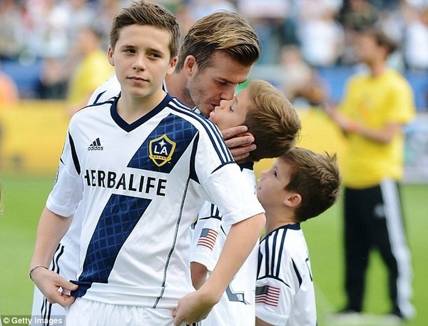 Brooklyn Beckham - Nghịch tử "bất hiếu, bất t&agrave;i" số 1 showbiz - Ảnh 2.