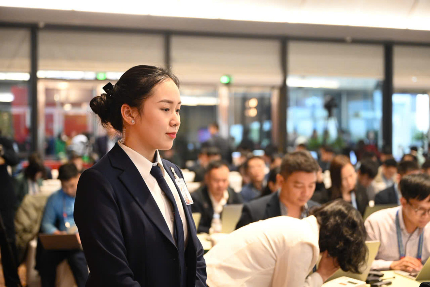 Những ' b&ocirc;ng hồng th&eacute;p ' bảo vệ Đại hội XIV của Đảng với sự ki&ecirc;n cường v&agrave; tinh tế - Ảnh 8.