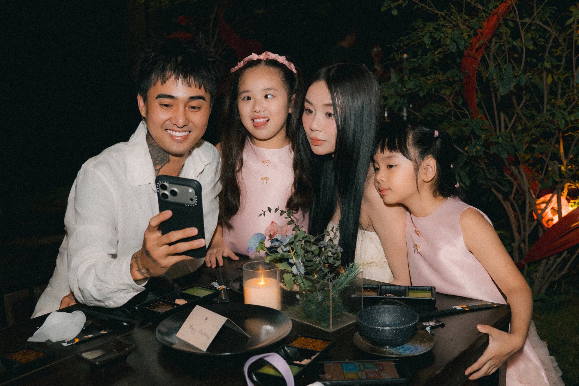 Y&ecirc;u mẹ đơn th&acirc;n c&oacute; 2 con ri&ecirc;ng, nam nghệ sĩ l&uacute;c ngh&egrave;o vẫn cố mua t&uacute;i hiệu tặng, kiếp sau lại muốn gắn b&oacute;- Ảnh 2.