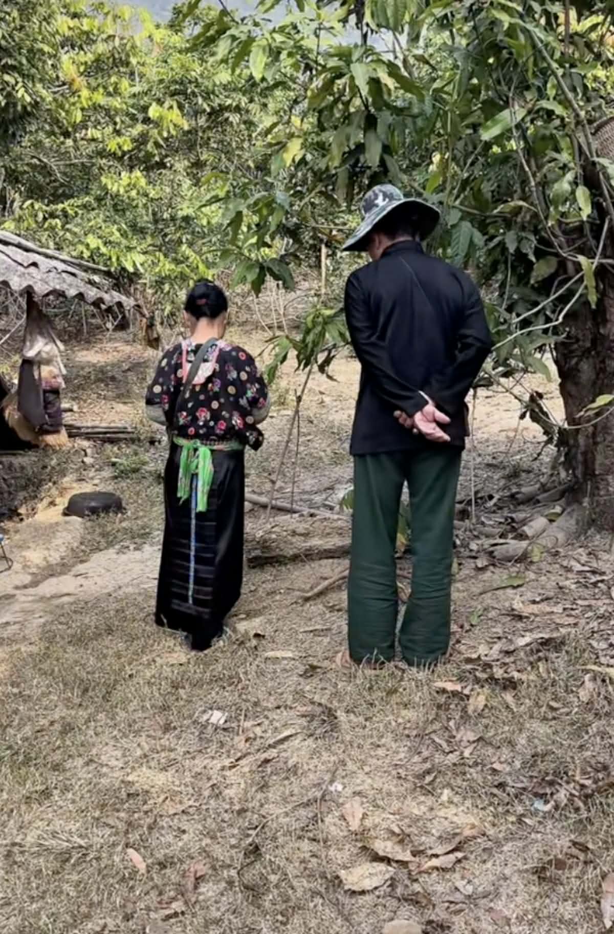 Cụ ông vượt 1.500km ra Lào Cai rước bạn gái quen qua mạng về sống chung: Các con phản ứng bất ngờ - Ảnh 2.