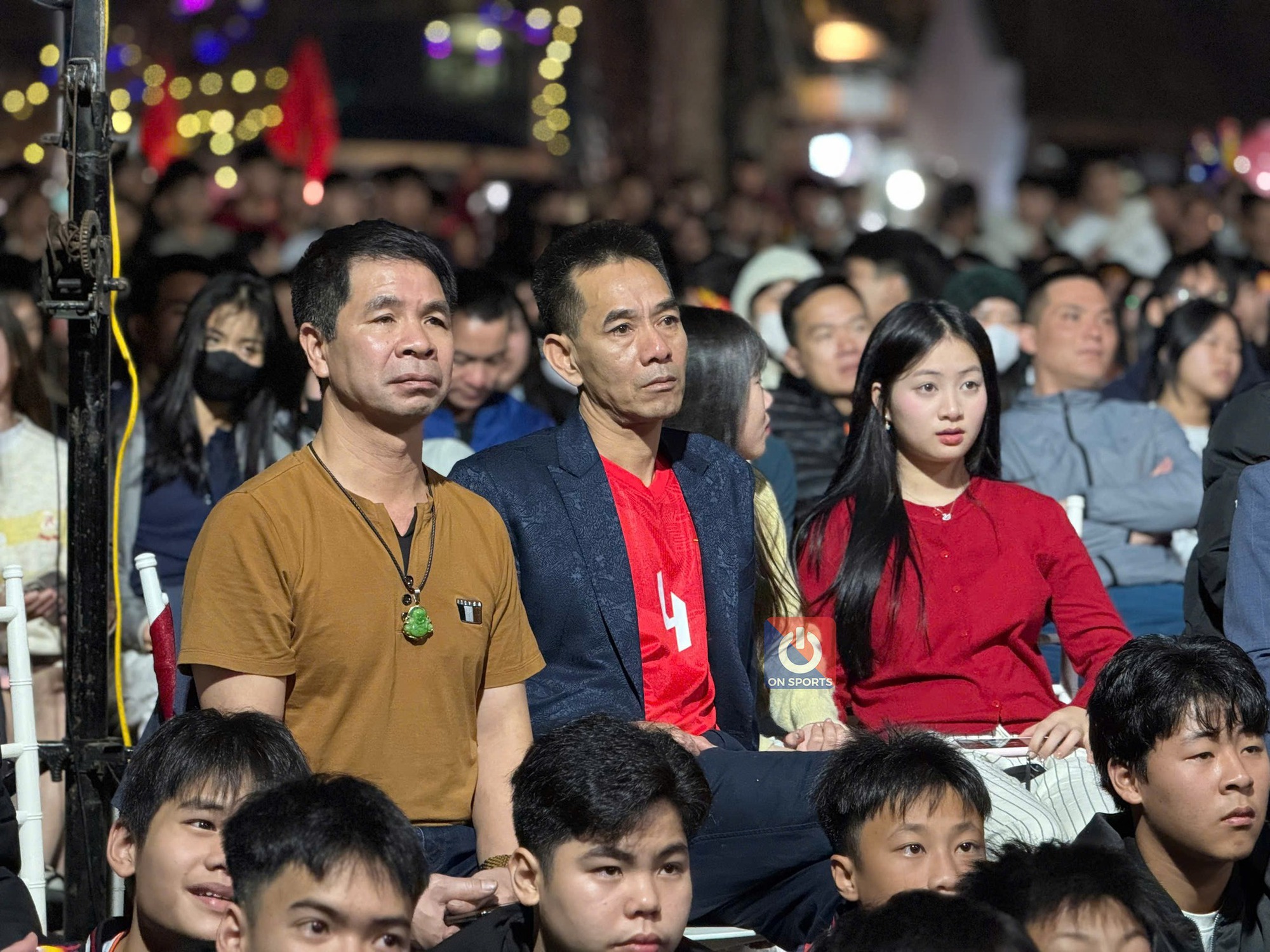 Nỗi l&ograve;ng người cha sau chấn thương của Hiểu Minh U23 Việt Nam: Nh&igrave;n con nằm xuống, l&ograve;ng đau thắt lại- Ảnh 1.