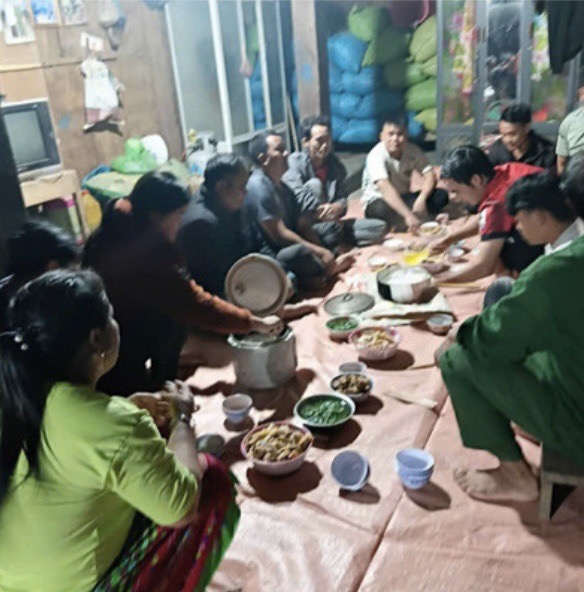 Cụ &ocirc;ng vượt 1.500km ra L&agrave;o Cai rước bạn g&aacute;i quen qua mạng về sống chung: C&aacute;c con phản ứng bất ngờ - Ảnh 5.