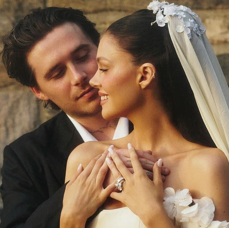 Brooklyn Beckham đứng l&ecirc;n chống lại gia đ&igrave;nh: C&aacute;i gi&aacute; ngậm th&igrave;a v&agrave;ng kh&ocirc;ng hề rẻ - Ảnh 6.