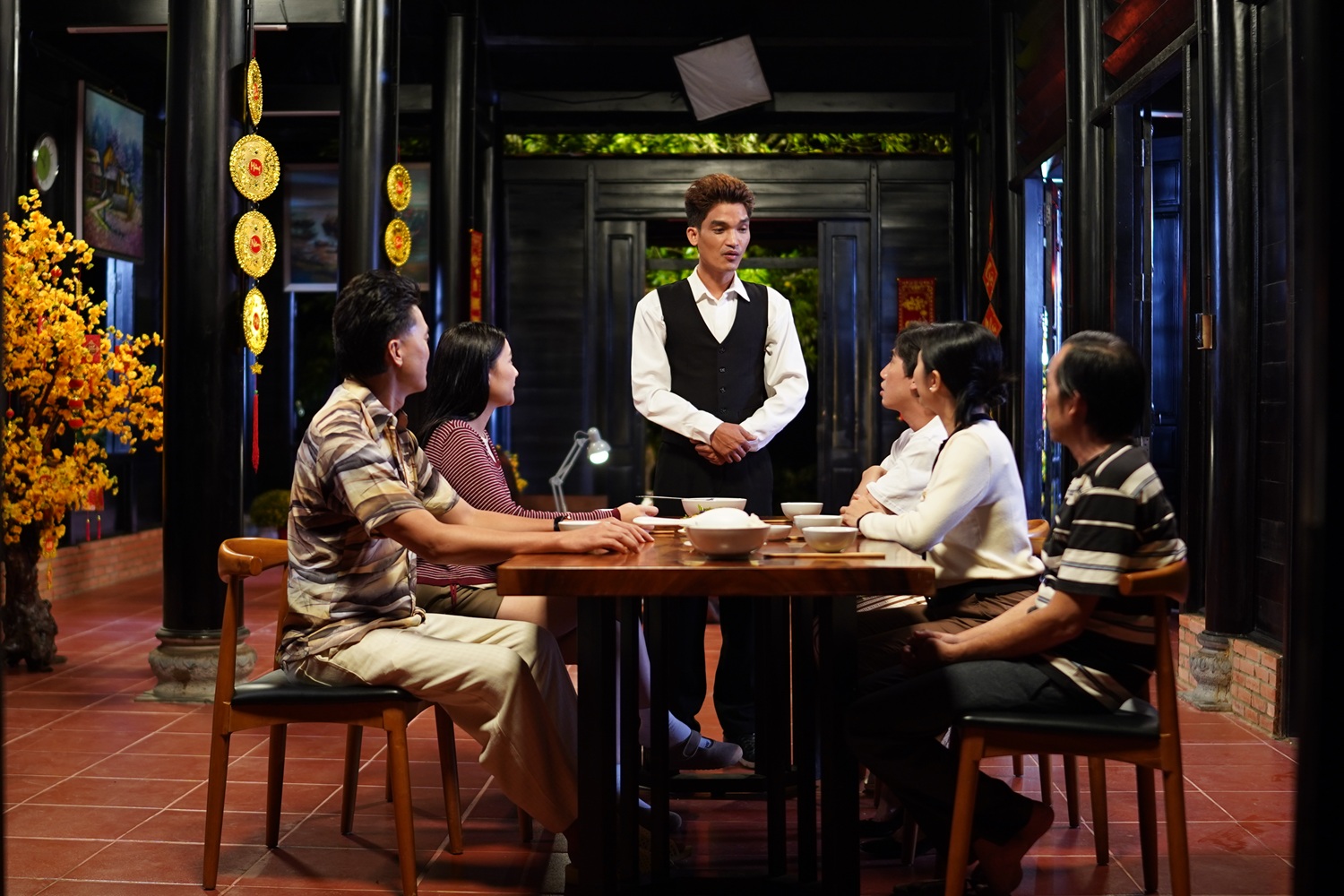 Qu&aacute;ch Ngọc Tuy&ecirc;n: &ldquo;T&ocirc;i kh&ocirc;ng muốn kh&oacute;c l&oacute;c, c&oacute; chơi c&oacute; chịu, nợ th&igrave; m&igrave;nh tự biết, tự xoay&rdquo; - Ảnh 3.