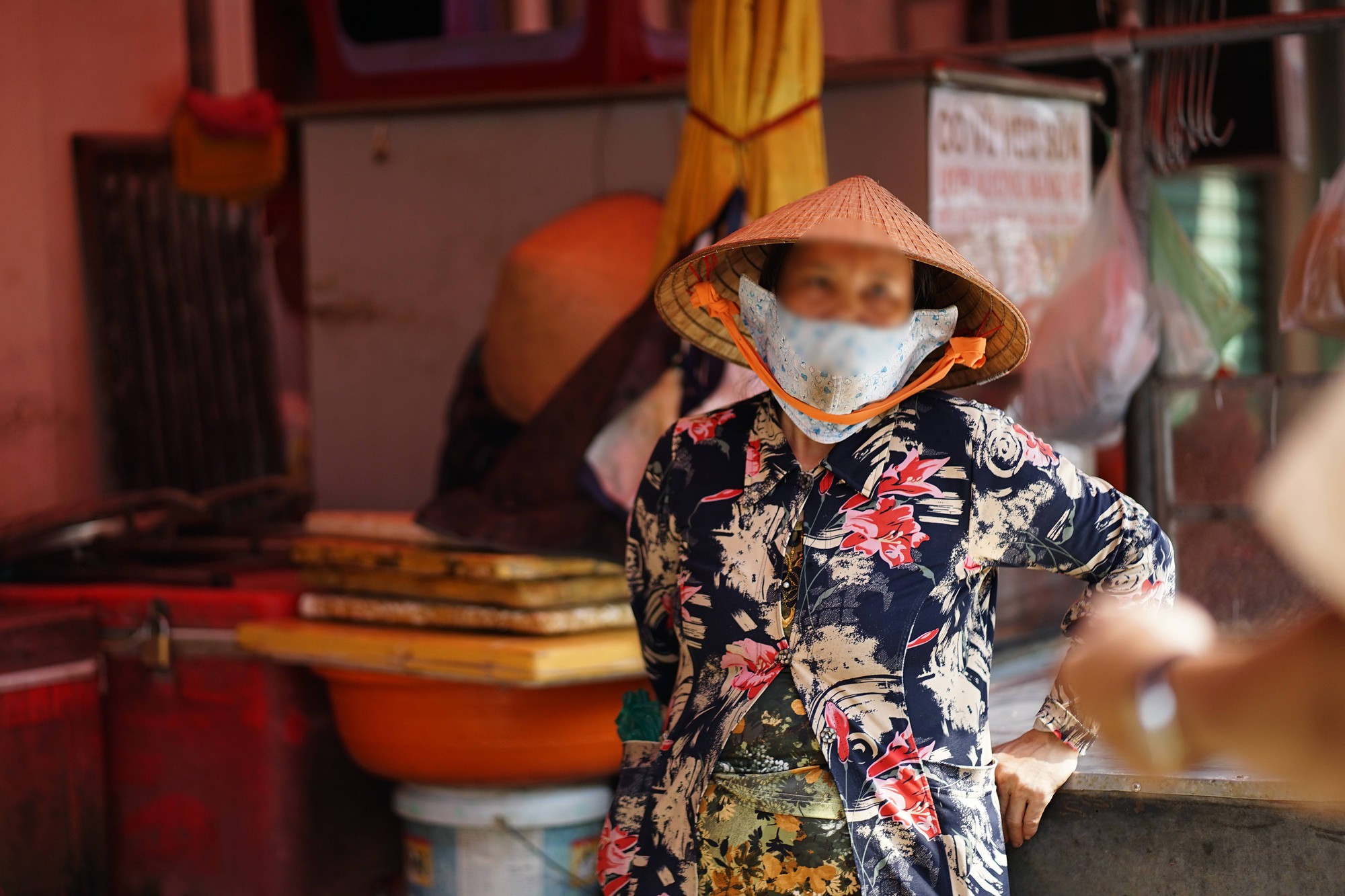 Cảnh tượng bất ngờ ở Chợ Lớn dịp Tết Nguyên đán 2024 - Ảnh 2.