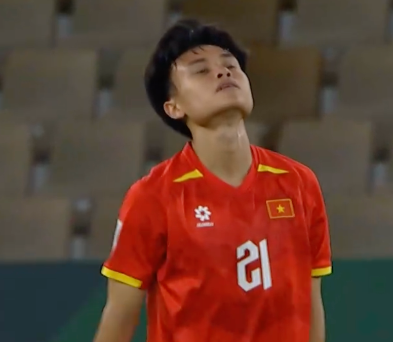 Dàn tuyển thủ U23 Việt Nam thất thần, buồn bã khi thua đau U23 Trung Quốc- Ảnh 2.