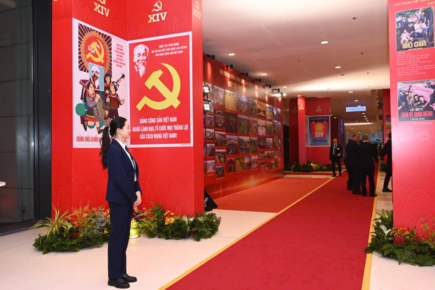 Những ' b&ocirc;ng hồng th&eacute;p ' bảo vệ Đại hội XIV của Đảng với sự ki&ecirc;n cường v&agrave; tinh tế - Ảnh 6.