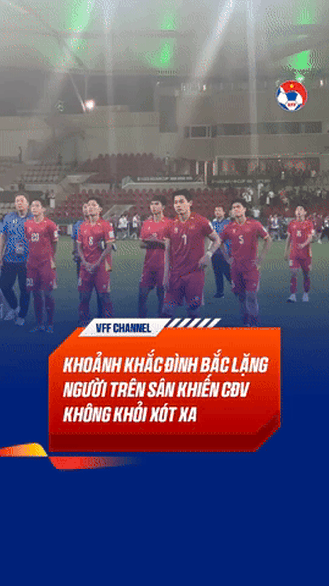 Thấy m&agrave; thương: Đ&igrave;nh Bắc tới k&eacute;o đồng đội đứng l&ecirc;n nhưng ch&iacute;nh anh lại c&uacute;i gập người, lau nước mắt sau thất bại- Ảnh 3.