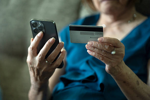 Người phụ nữ mất 111 triệu đồng vì lừa đảo ngân hàng qua tin nhắn giả mạo - Ảnh 1.