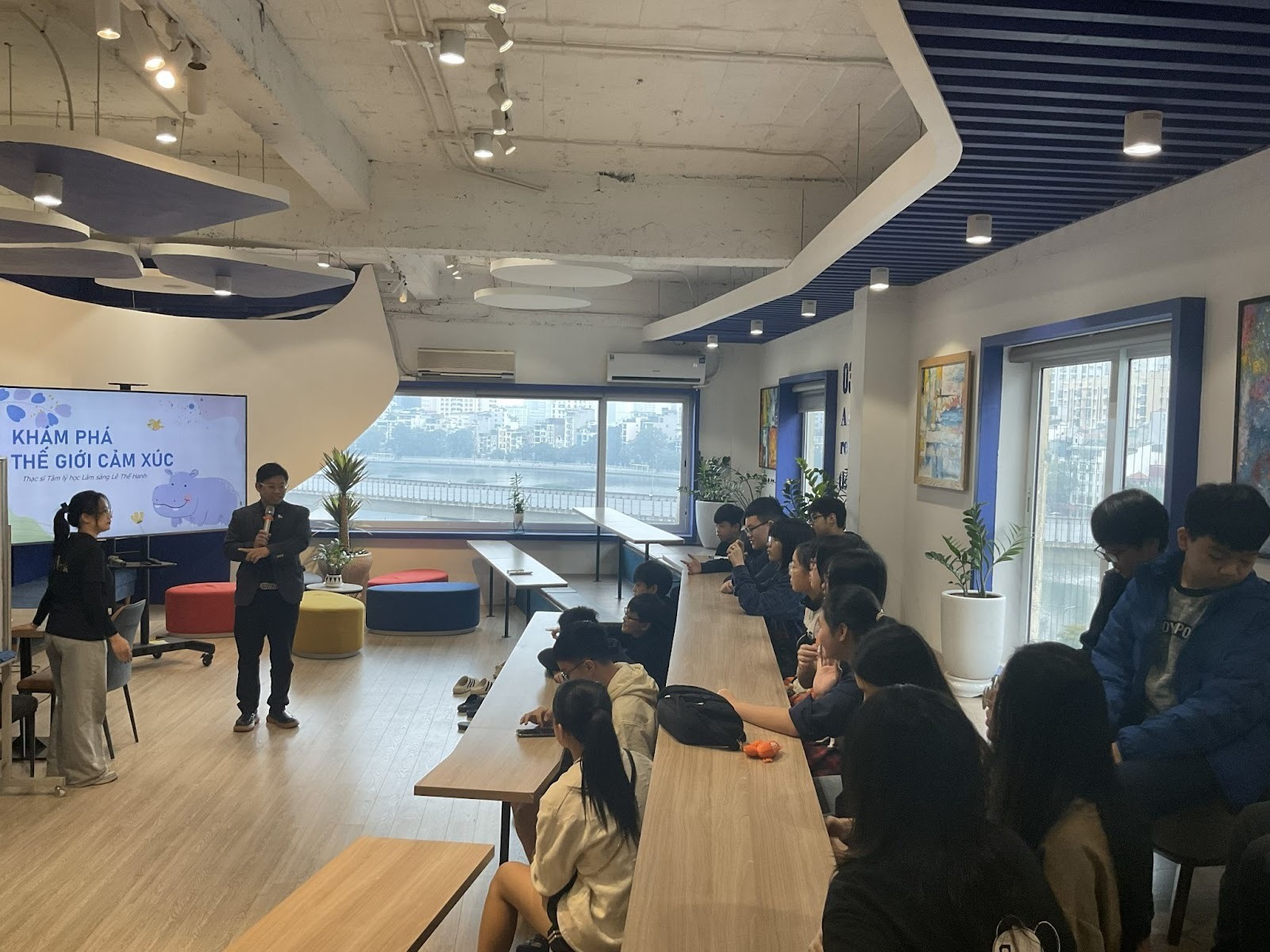 Tâm lý học đường: Khoảng trống giữa chủ trương và năng lực thực thi - Ảnh 2.