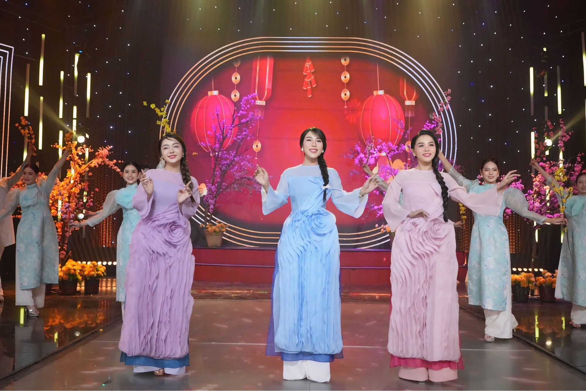 Nhóm Sen Việt ra mắt MV dịp Tết Nguyên Đán 2026 - Ảnh 3.