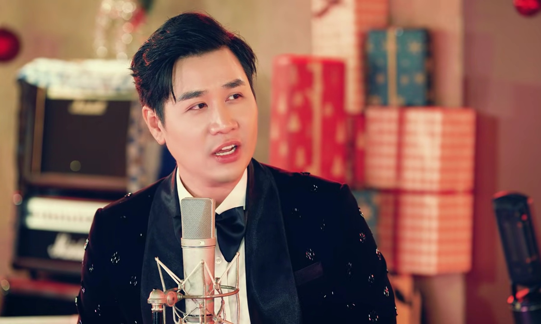 T&ugrave;ng Dương bay từ H&agrave; Nội v&agrave;o TP.HCM, gần 2 giờ s&aacute;ng l&agrave;m một việc- Ảnh 1.