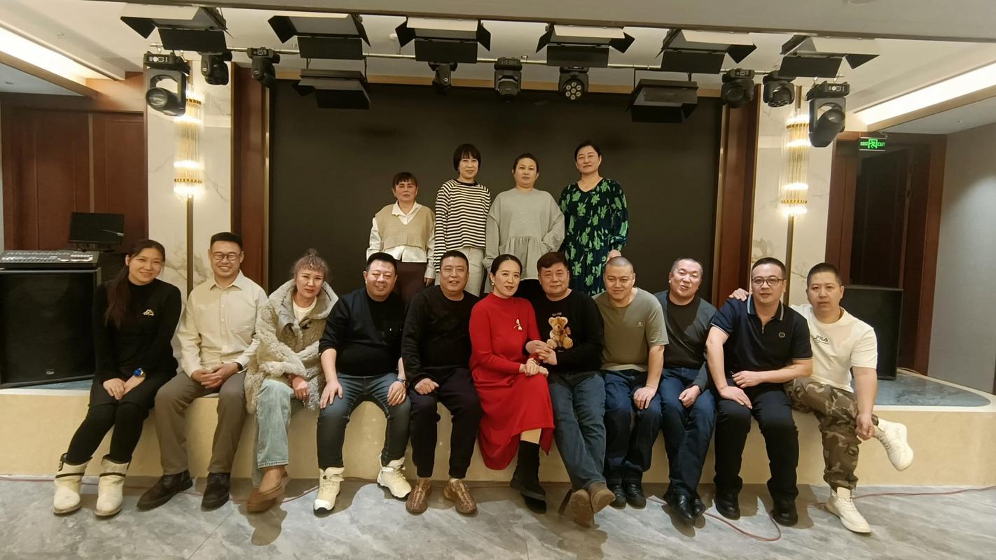 Họp lớp v&agrave; những bất ngờ kh&ocirc;ng thể qu&ecirc;n từ những học sinh trung b&igrave;nh - Ảnh 3.