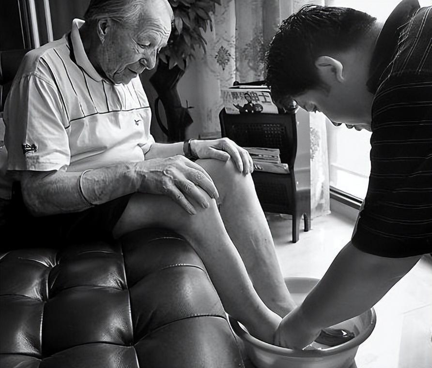 &Ocirc;ng cụ miễn ph&iacute; tiền nh&agrave; cho cậu sinh vi&ecirc;n ngh&egrave;o v&agrave; c&aacute;i kết  - Ảnh 2.