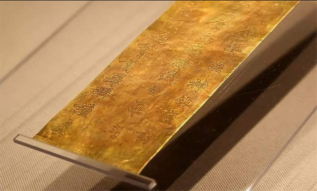 L&ecirc;n n&uacute;i h&aacute;i thuốc, n&ocirc;ng d&acirc;n bất ngờ đ&agrave;o được miếng v&agrave;ng 878 tỷ đồng, cơ quan chức năng lập tức v&agrave;o cuộc - Ảnh 4.