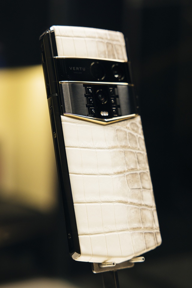 Vertu Agent Q da cá sấu bạch tạng giá hơn 1 tỷ đồng tại Việt Nam - Ảnh 1.