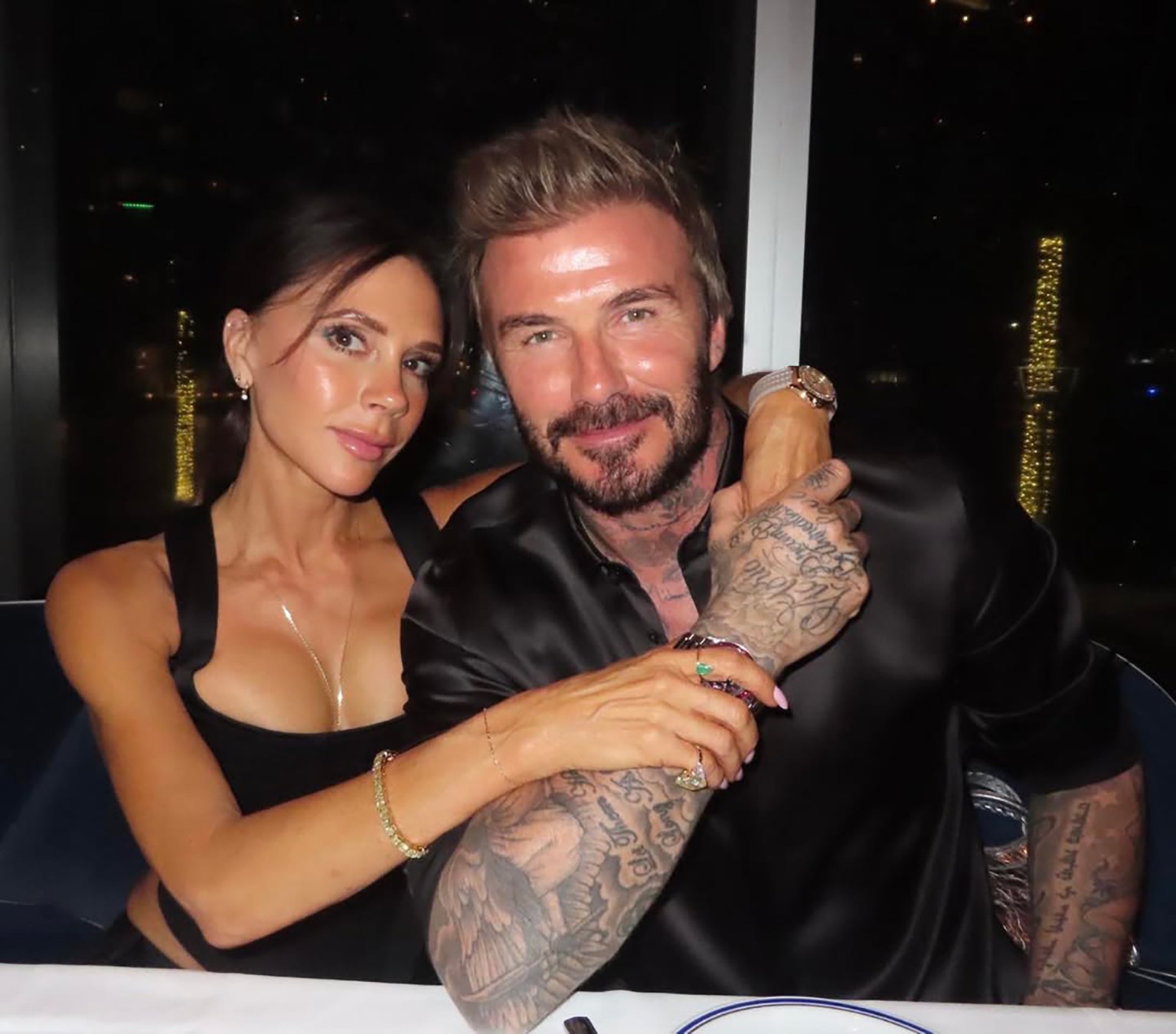 Brooklyn sẽ mất 700 tỷ sau vụ "bóc phốt" bố mẹ đẻ - David Beckham và Victoria? - Ảnh 2.