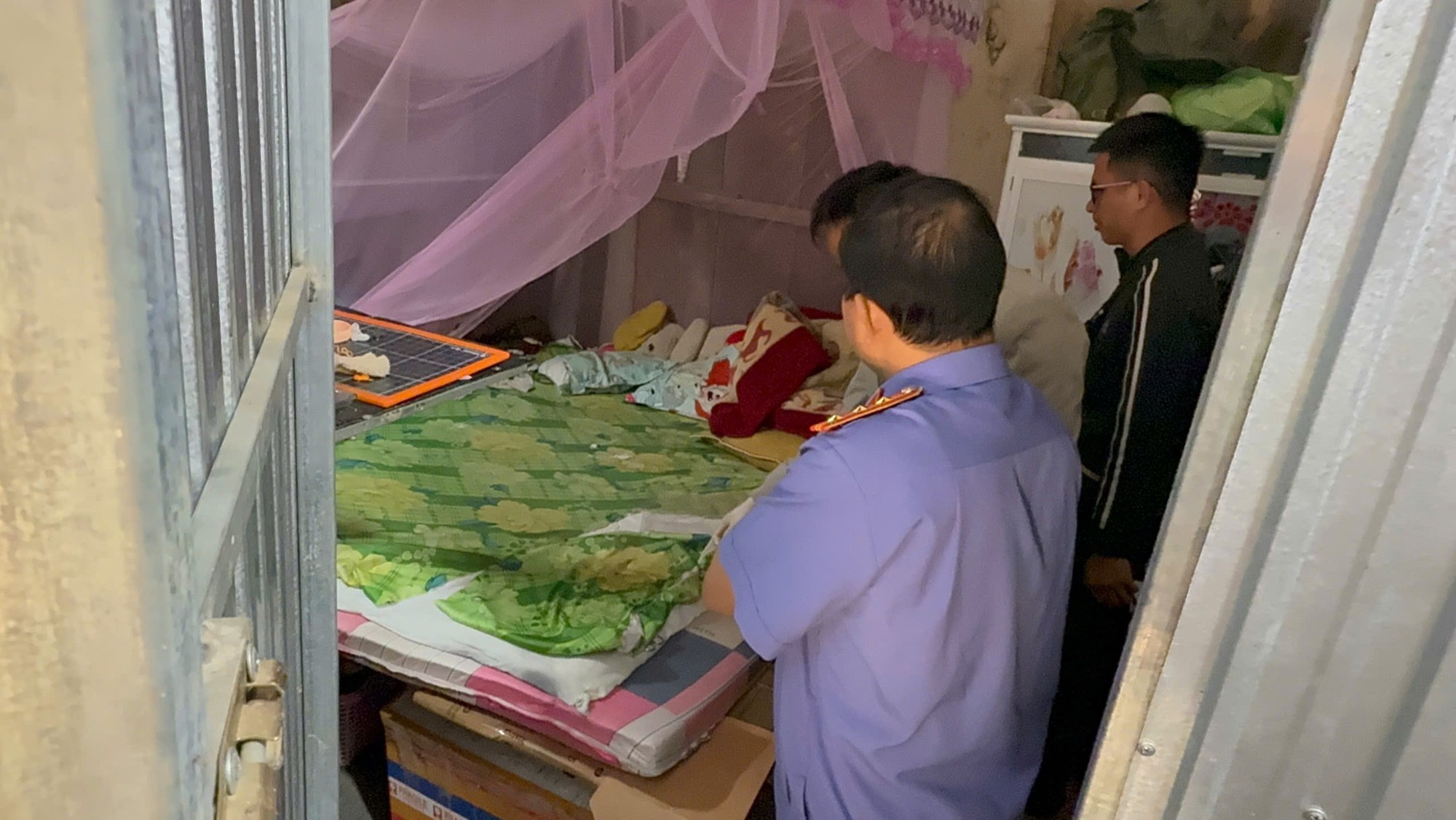 Mẹ tr&igrave;nh b&aacute;o x&acirc;m hại trẻ em: Con g&aacute;i bị cha dượng tại Đ&agrave; Nẵng x&acirc;m hại - Ảnh 2.