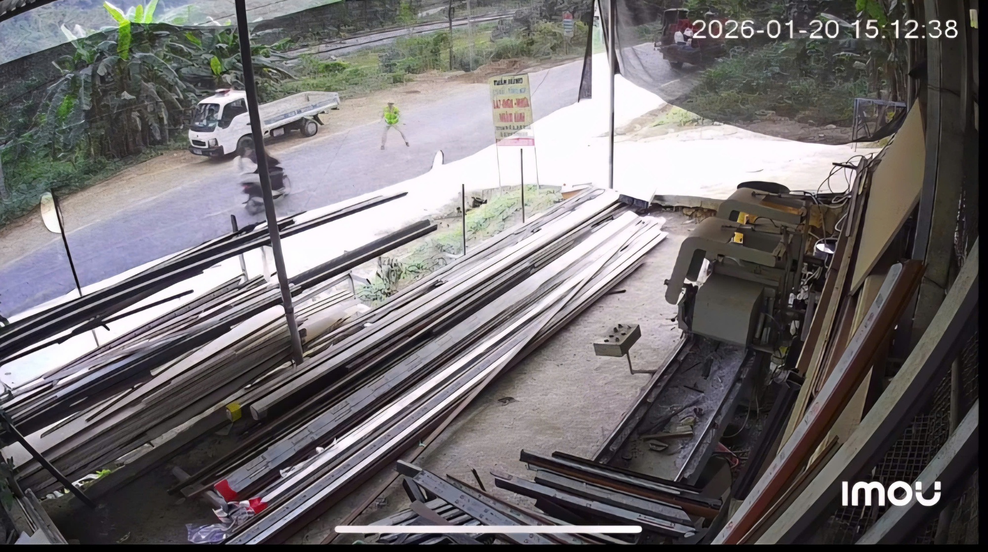 Th&ocirc;ng tin đ&aacute;ng ch&uacute; &yacute; vụ Thượng &uacute;y CSGT bị xe t&ocirc;ng nhập viện - Ảnh 1.