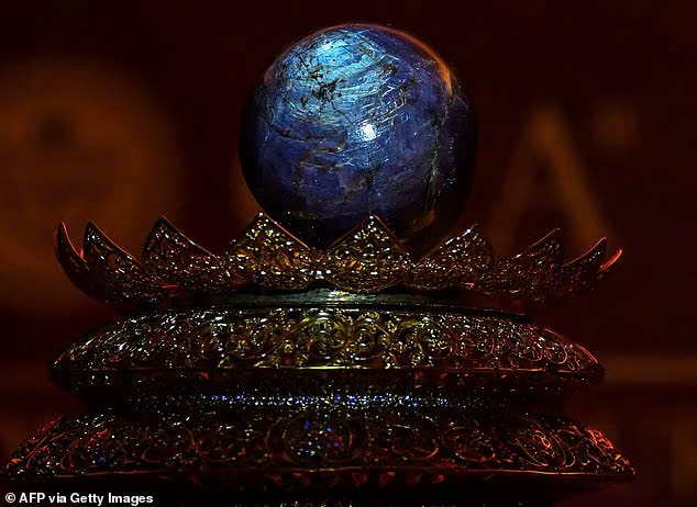 Vi&ecirc;n sapphire nặng 3.563 carat g&acirc;y chấn động thế giới đ&aacute; qu&yacute; - Ảnh 2.