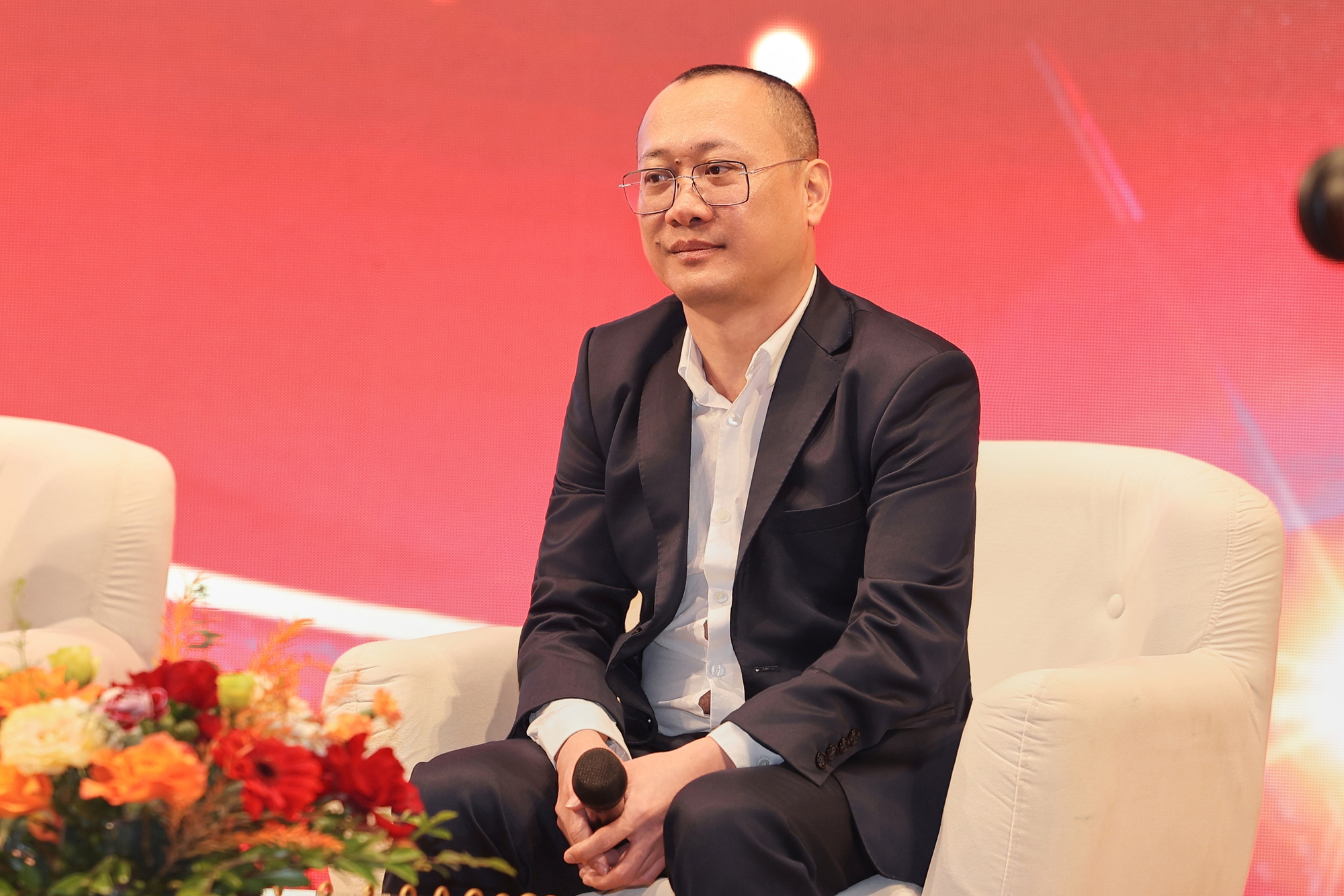 NSND Quốc Hưng ra mắt MV d&agrave;i hơn 8 ph&uacute;t, ca ngợi "Đất nước h&ocirc;m nay" - Ảnh 2.