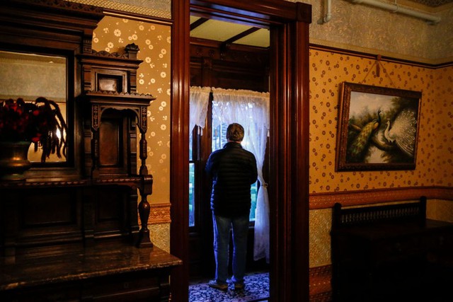 Những bí mật kinh hoàng về "ngôi nhà kỳ lạ nhất từng được xây dựng" có hơn 200 phòng, 10.000 cửa sổ và 2.000 cửa ra vào- Ảnh 4.