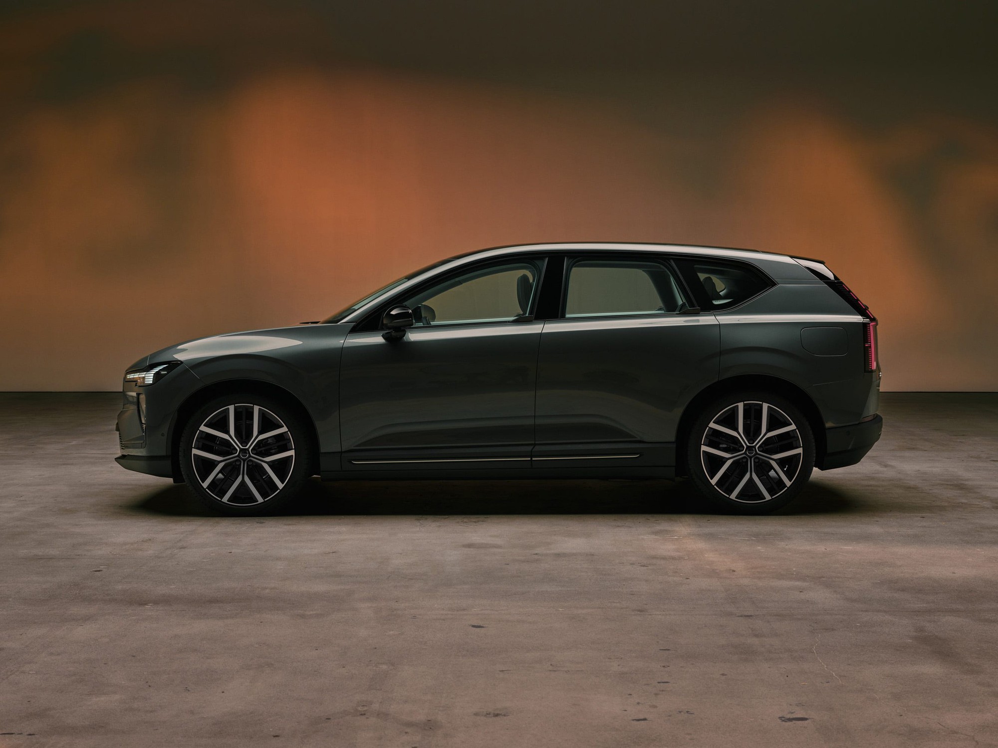 Volvo EX60 ra mắt: Xe điện t&iacute;ch hợp google gemini đầu ti&ecirc;n thế giới vận h&agrave;nh 810 km một lần sạc - Ảnh 5.