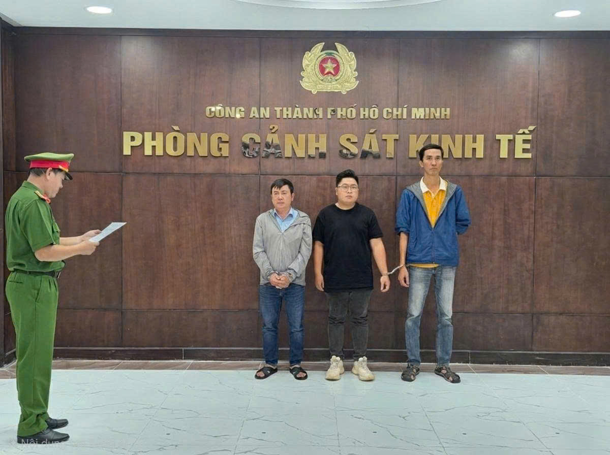 Bắt 3 nhân viên Trung tâm hỏa táng Bình Hưng Hòa Bắt 3 nhân viên Trung tâm hỏa táng Bình Hưng Hòa