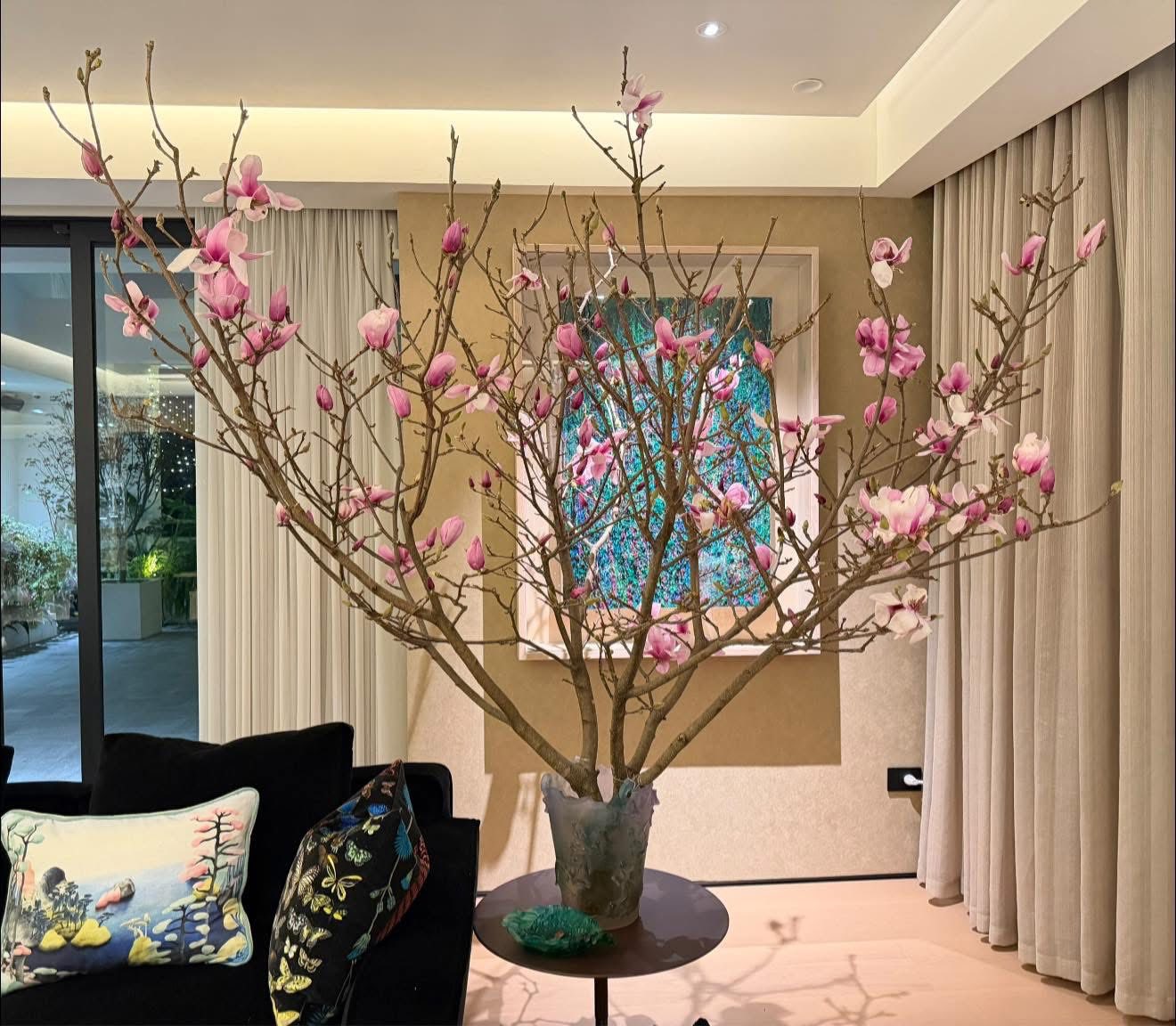 Lo&agrave;i hoa Tết hot nhất 2026: Mộc lan đẹp m&ecirc; hồn cho kh&ocirc;ng gian sống - Ảnh 4.