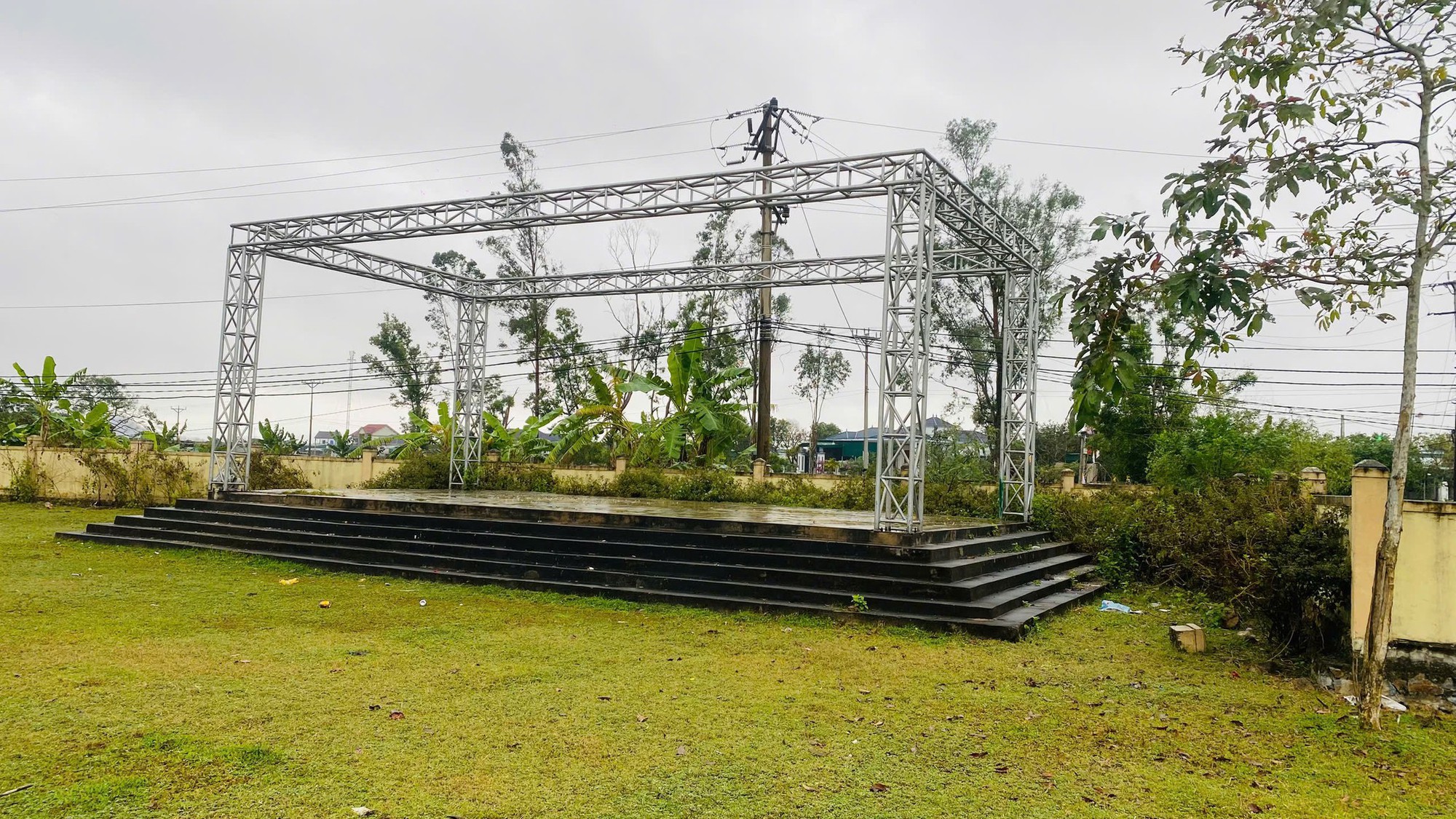 Ấm lòng: Bà con quê Đình Bắc không quay lưng, còn thuê màn LED “khủng” cổ vũ U23 Việt Nam tranh hạng 3 châu Á- Ảnh 2. Ấm lòng: Bà con quê Đình Bắc không quay lưng, còn thuê màn LED “khủng” cổ vũ U23 Việt Nam tranh hạng 3 châu Á- Ảnh 2.