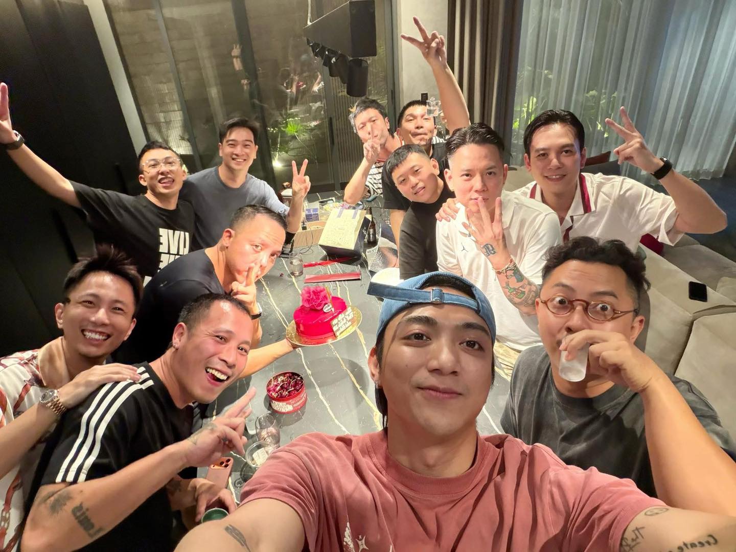 Touliver lộ diện hậu ly hôn Tóc Tiên- Ảnh 2. Touliver lộ diện hậu ly hôn Tóc Tiên- Ảnh 2.