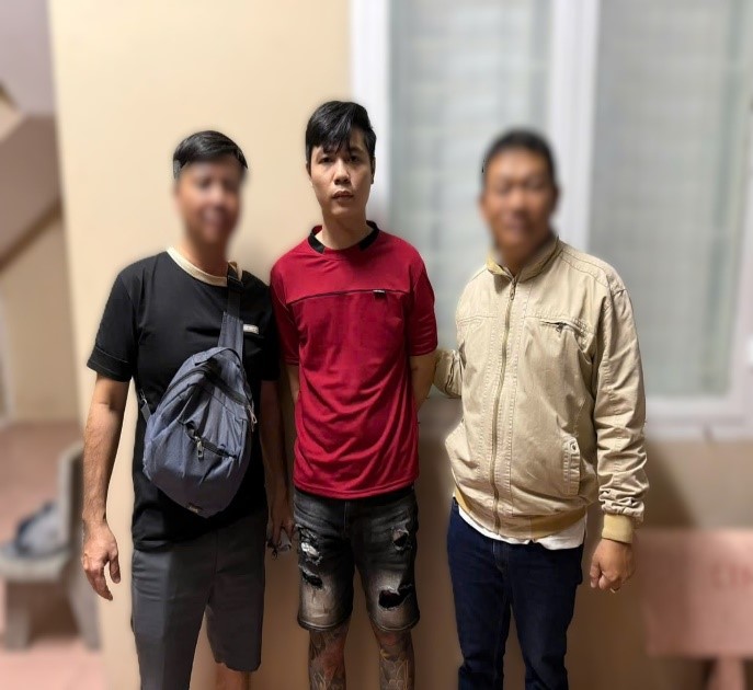 Bắt kẻ xâm hại bé gái 15 tuổi Sau nhiều tháng lẩn trốn tại biên giới Campuchia - Ảnh 1. Bắt kẻ xâm hại bé gái 15 tuổi Sau nhiều tháng lẩn trốn tại biên giới Campuchia - Ảnh 1.