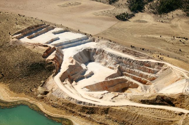 Ph&aacute;t hiện mỏ phốt ph&aacute;t khổng lồ l&agrave;m rung chuyển ng&agrave;nh xe điện: Trữ lượng 77 tỷ tấn, đủ d&ugrave;ng trong 50 năm - Ảnh 1.