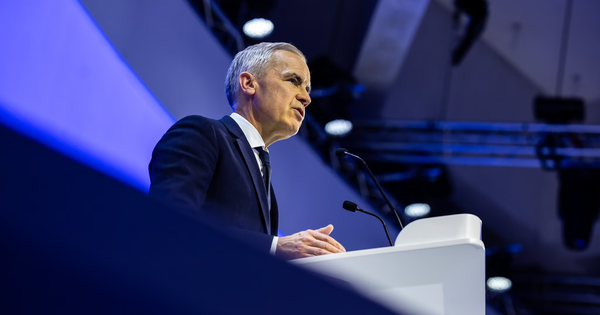 &Ocirc;ng Trump dọa chặn cầu nối liền với nước l&aacute;ng giềng, đ&ograve;i 'sở hữu &iacute;t nhất một nửa t&agrave;i sản' - Ảnh 2.