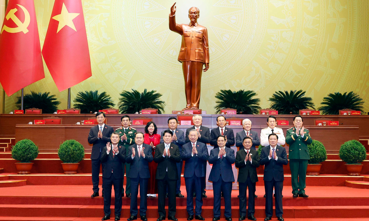 10 Ủy vi&ecirc;n Bộ Ch&iacute;nh trị t&aacute;i đắc cử Ban Chấp h&agrave;nh Trung ương kh&oacute;a XIV - Ảnh 1.