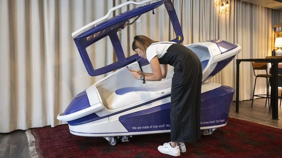 Tranh Cãi Việc Buồng Tự Sát Sarco Dùng Ai Đánh Giá Tâm Lý Để Quyết Định Sự Sống Chết Tranh Cãi Việc Buồng Tự Sát Sarco Dùng Ai Đánh Giá Tâm Lý Để Quyết Định Sự Sống Chết - Ảnh 2.