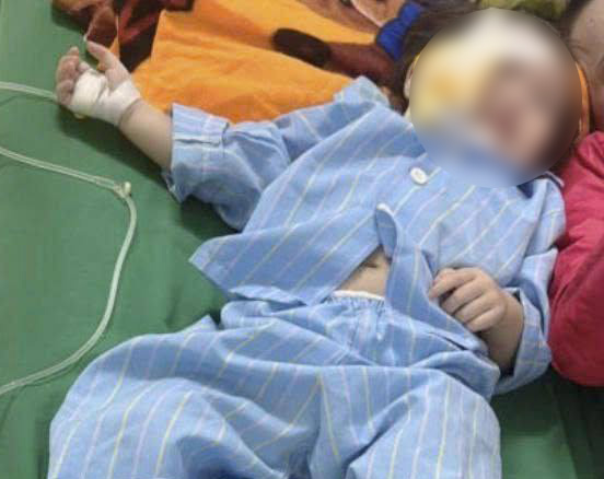 Clip sập trần thạch cao trong giờ ngủ trưa tại trường mầm non ở Nghệ An: Một cháu bé bị thương nặng - Ảnh 1.