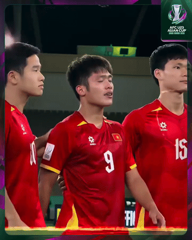 Thước phim đầy nước mắt của U23 Việt Nam khiến CĐV nghẹn l&ograve;ng x&uacute;c động: "Họ để lại tr&aacute;i tim tr&ecirc;n s&acirc;n cỏ" - Ảnh 4.