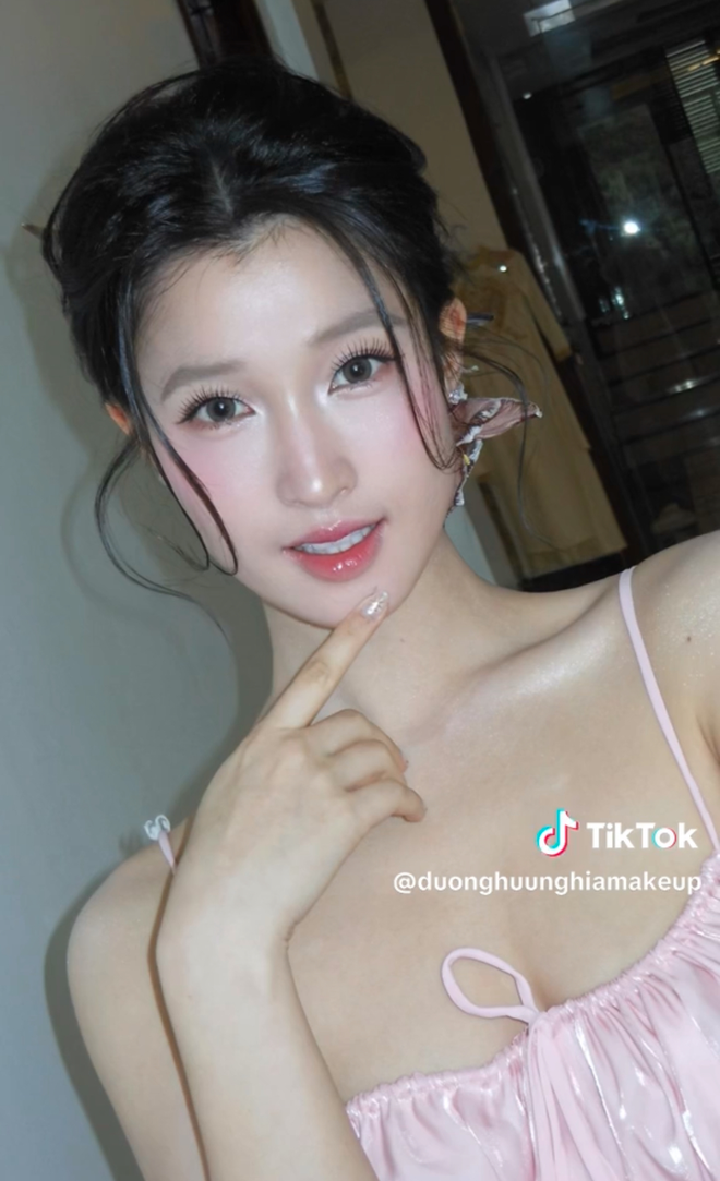 Lần đầu hé lộ trọn vẹn lễ gia tiên Á hậu Phương Nhi và Minh Hoàng: Nhan sắc, thần thái cô dâu không điểm chê!- Ảnh 4. Lần đầu hé lộ trọn vẹn lễ gia tiên Á hậu Phương Nhi và Minh Hoàng: Nhan sắc, thần thái cô dâu không điểm chê!- Ảnh 4.