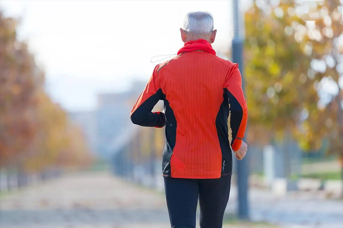 Khảo s&aacute;t 1.000 người sống thọ tr&ecirc;n 100 tuổi h&eacute; lộ: Điểm chung của người trường thọ kh&ocirc;ng nằm ở việc tập thể dục, m&agrave; l&agrave; 5 điều n&agrave;y- Ảnh 1.