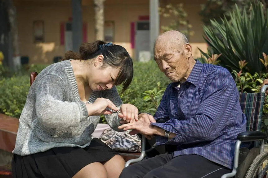 Khảo s&aacute;t 1.000 người sống thọ tr&ecirc;n 100 tuổi h&eacute; lộ: Điểm chung của người trường thọ kh&ocirc;ng nằm ở việc tập thể dục, m&agrave; l&agrave; 5 điều n&agrave;y- Ảnh 4.