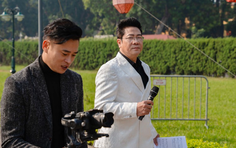 NSND Quốc Hưng ra mắt MV d&agrave;i hơn 8 ph&uacute;t, ca ngợi "Đất nước h&ocirc;m nay" - Ảnh 1.