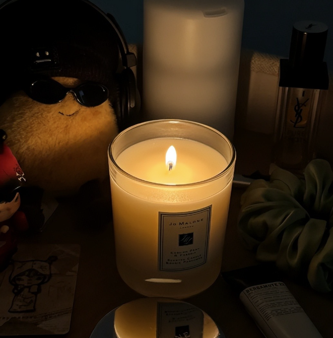 N&oacute;i với người nh&agrave; bạn: Đừng đặt 5 thứ n&agrave;y ở đầu giường, hại sức khỏe, ngủ kh&ocirc;ng y&ecirc;n- Ảnh 2.